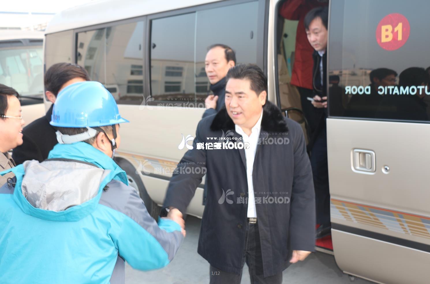 2016年時任連云港市市長項(xiàng)雪龍蒞臨公司視察